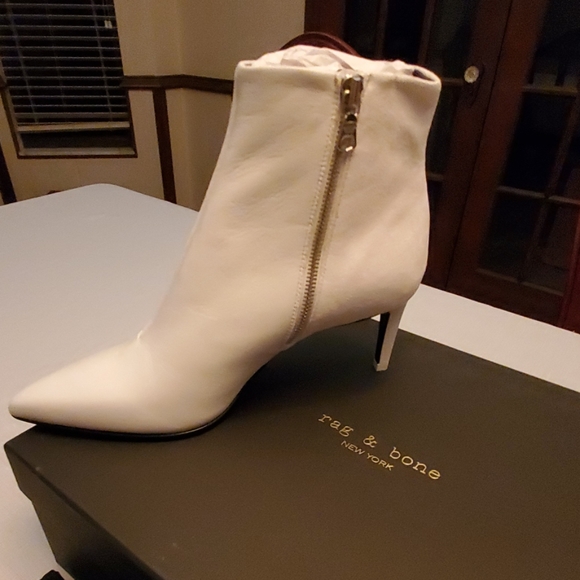 BOOTS - Picture 4 of 8